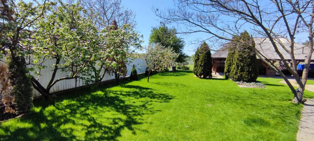 Tiszakanyár Village Garden Family Guest House מראה חיצוני תמונה