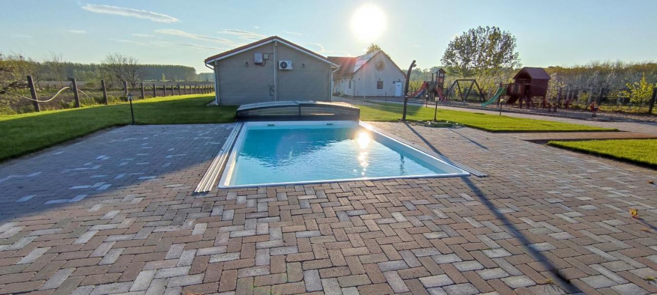 Tiszakanyár Village Garden Family Guest House מראה חיצוני תמונה