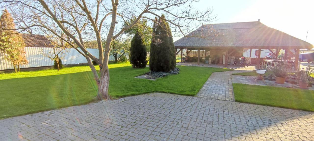 Tiszakanyár Village Garden Family Guest House מראה חיצוני תמונה