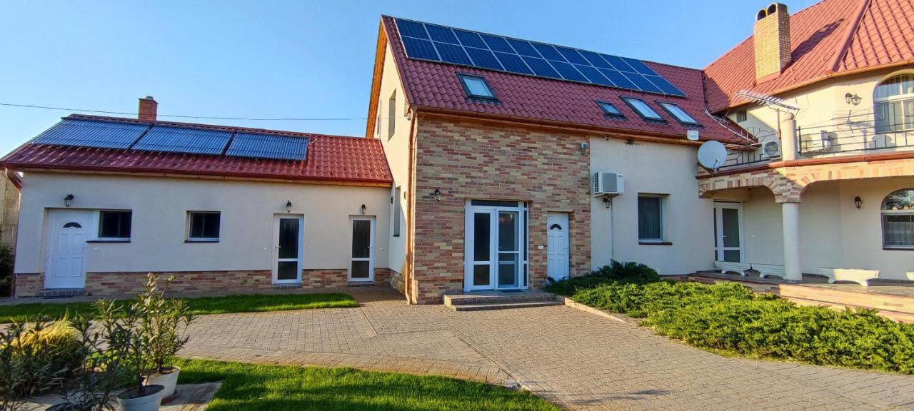Tiszakanyár Village Garden Family Guest House מראה חיצוני תמונה