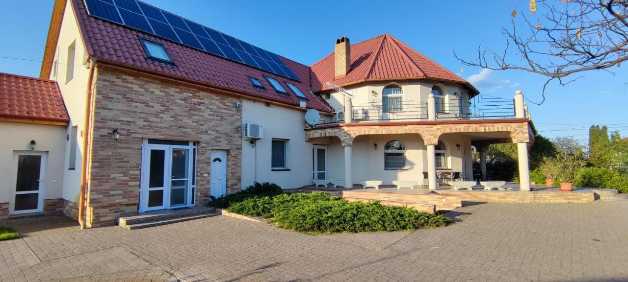 Tiszakanyár Village Garden Family Guest House מראה חיצוני תמונה